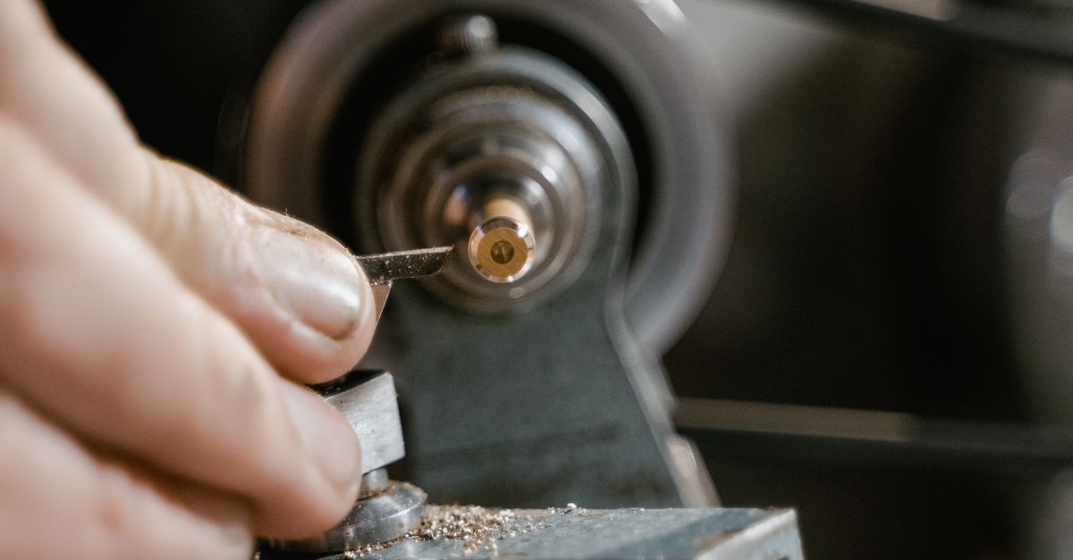 car key cutting machine — Hunter Locksmithv